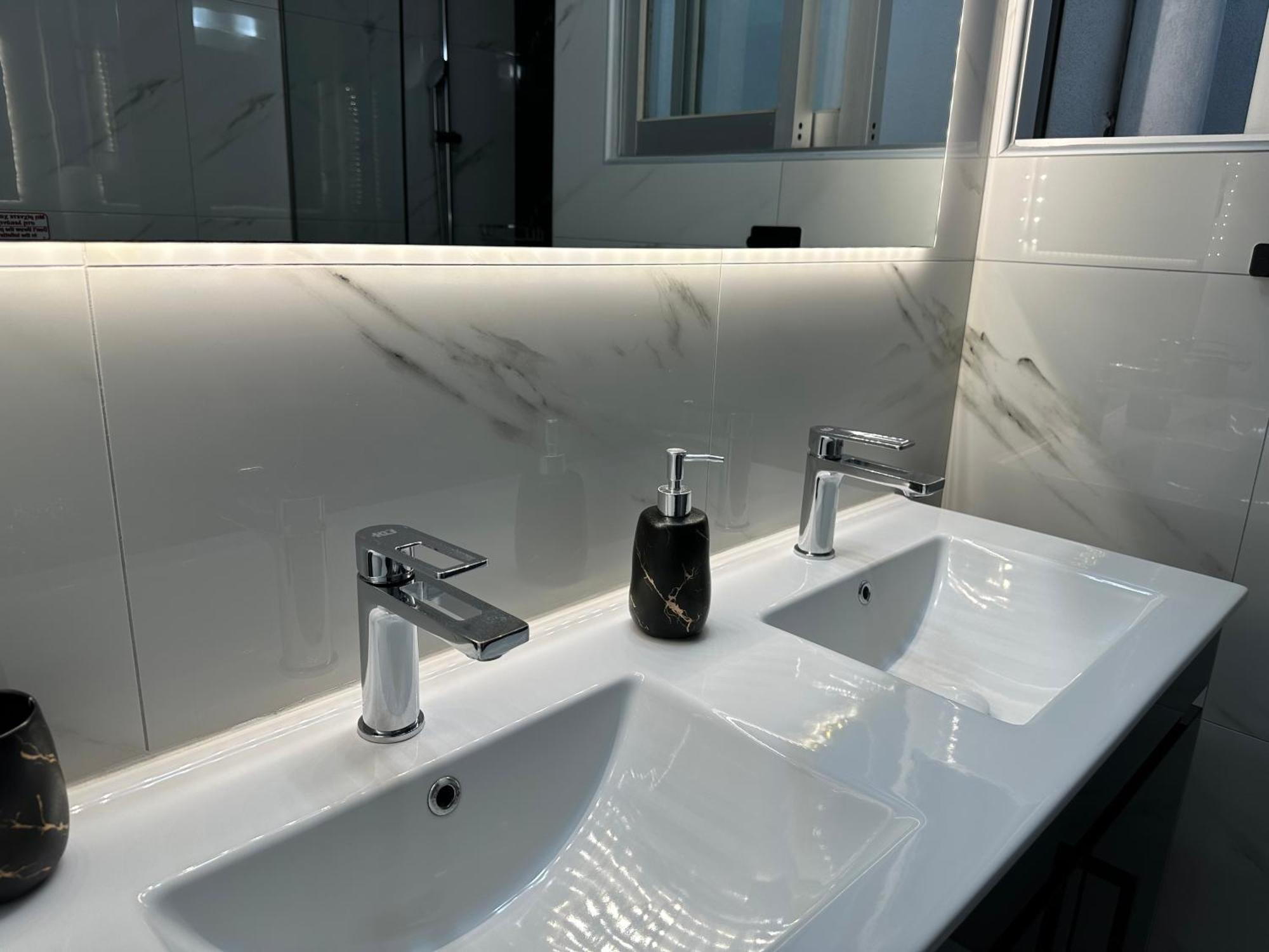 W Pearl Suite Néa Péramos Exterior foto